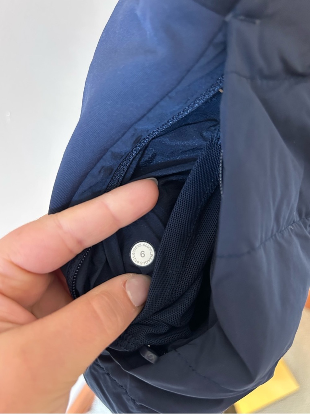 Lululemon Down For It All Vest True Navy Size 6 - Picture 8 of 8